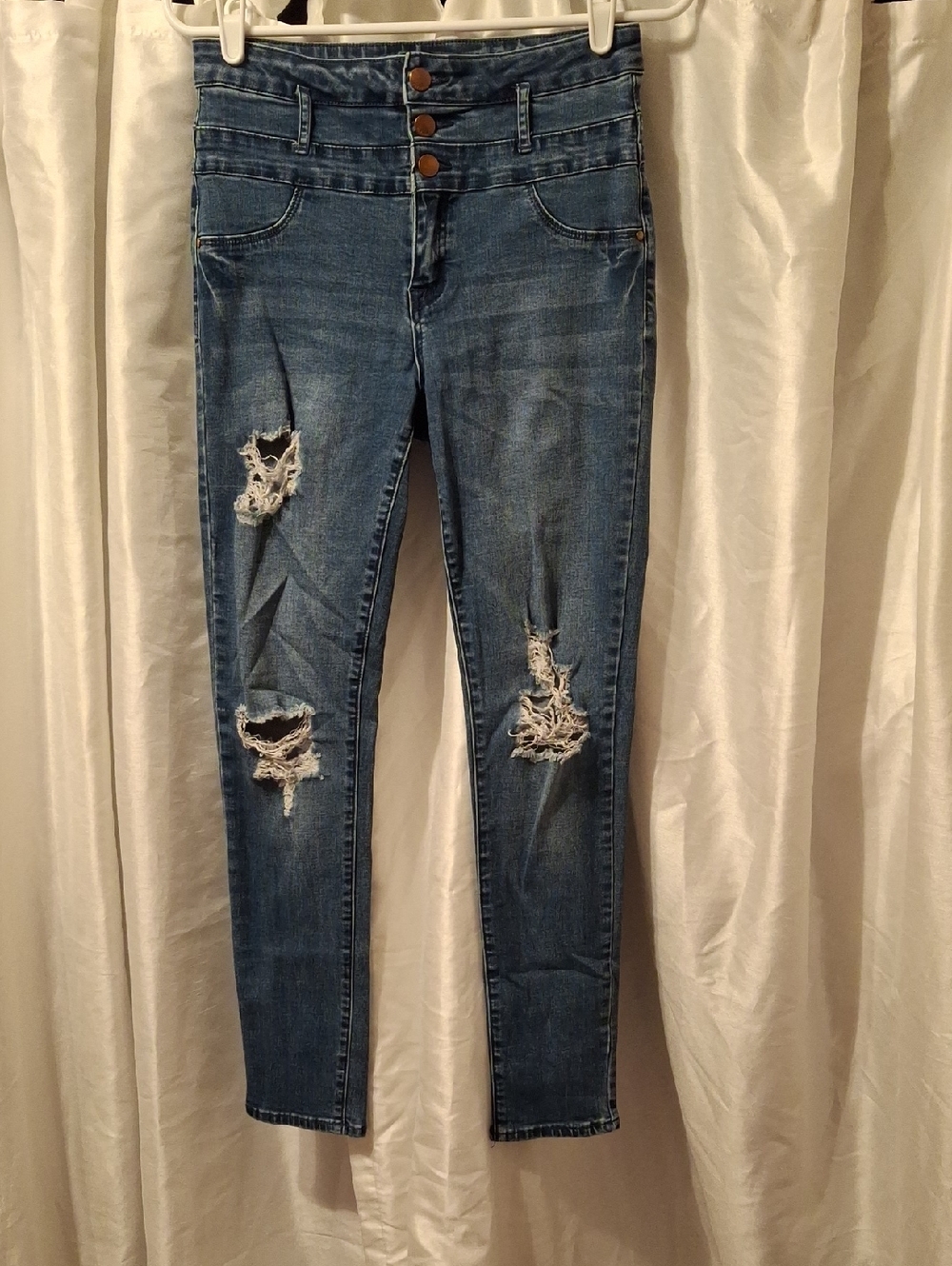 refuge Distressed Skinny Jeans in Blue